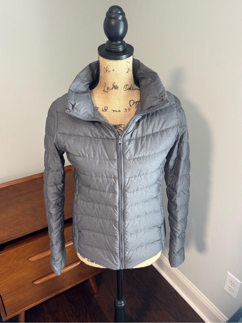Uniqlo Women's Light Gray Packable Quilted Puffer Jacket